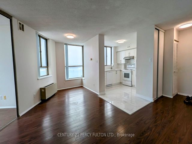 1601 - 260 Queens Quay W