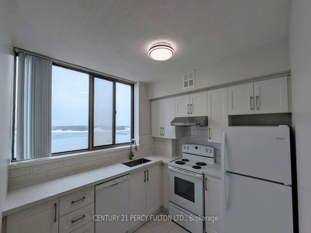1601 - 260 Queens Quay W