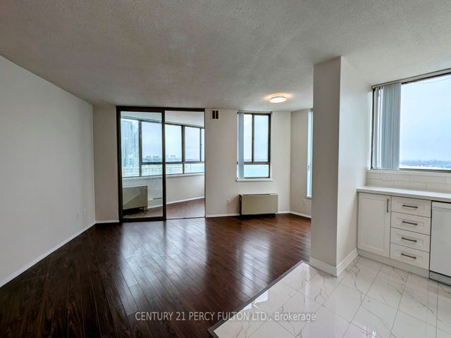 1601 - 260 Queens Quay W