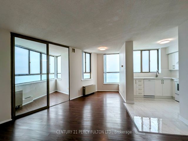 1601 - 260 Queens Quay W