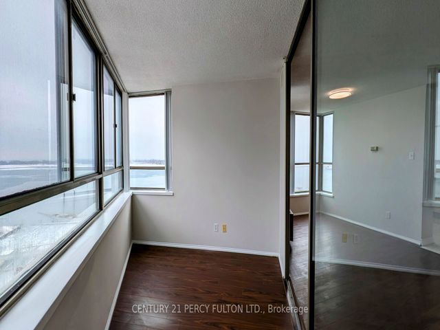 1601 - 260 Queens Quay W