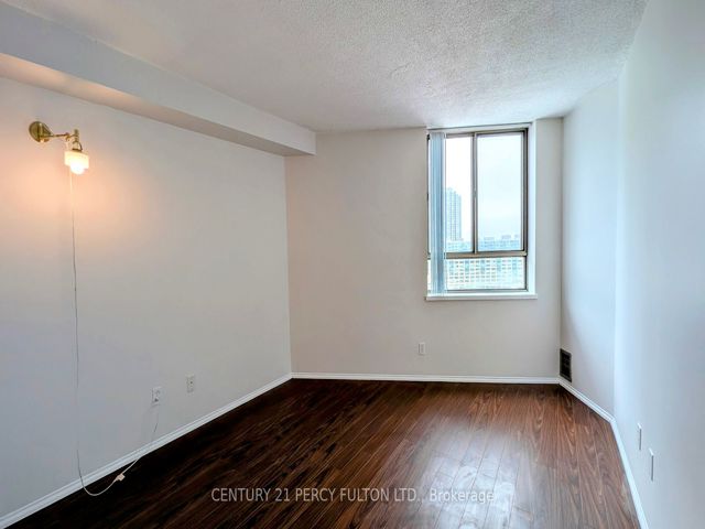 1601 - 260 Queens Quay W