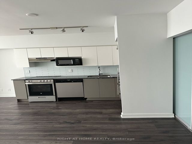 1507 - 120 Varna Dr