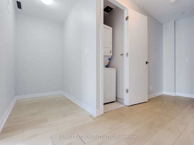 2911 - 2221 Yonge St