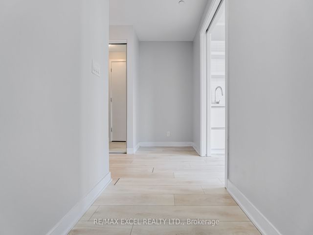 2911 - 2221 Yonge St