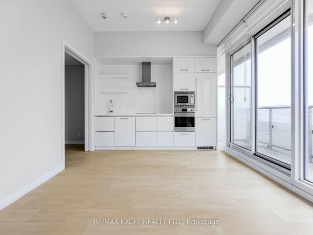 2911 - 2221 Yonge St