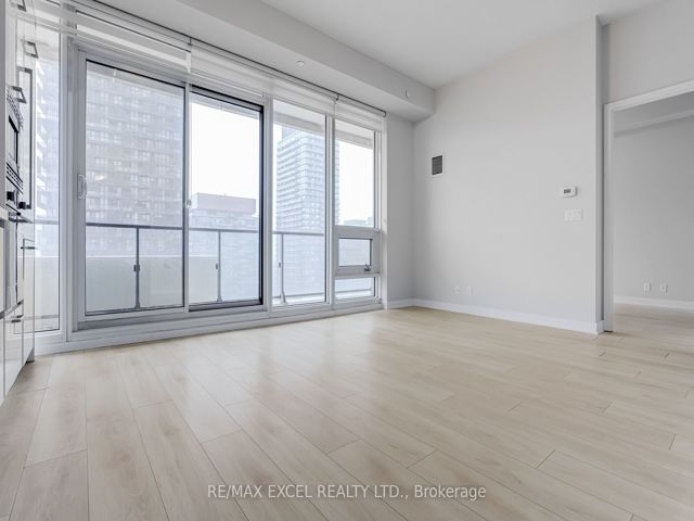 2911 - 2221 Yonge St