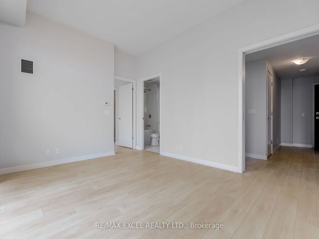 2911 - 2221 Yonge St