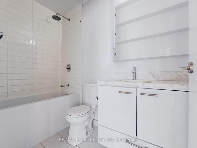 2911 - 2221 Yonge St