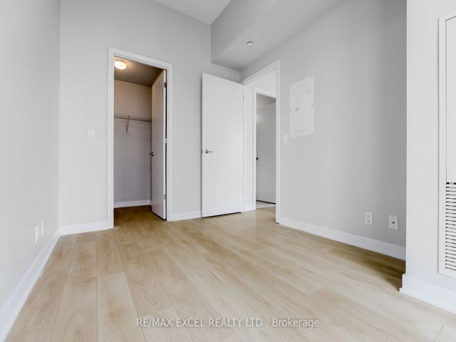 2911 - 2221 Yonge St