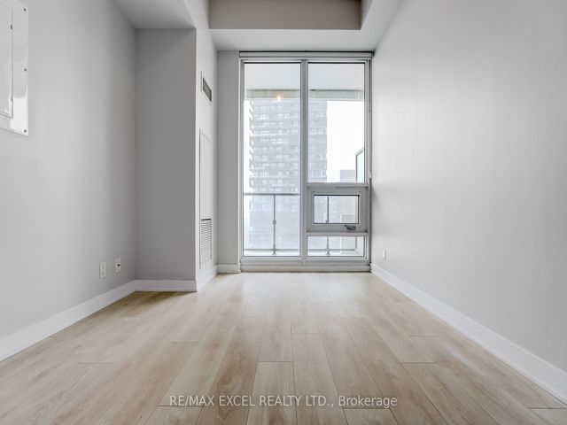 2911 - 2221 Yonge St