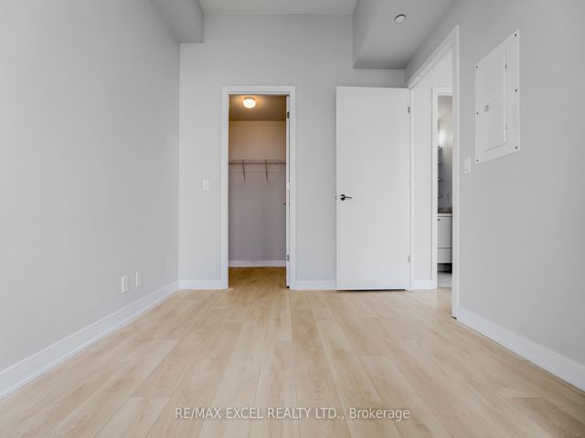 2911 - 2221 Yonge St