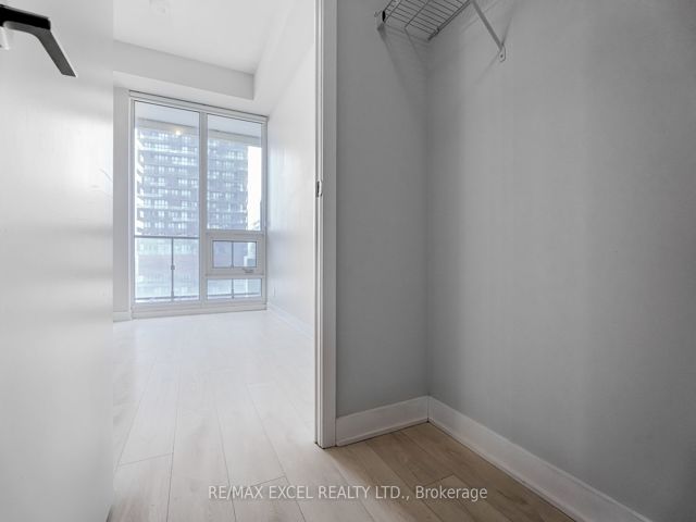 2911 - 2221 Yonge St