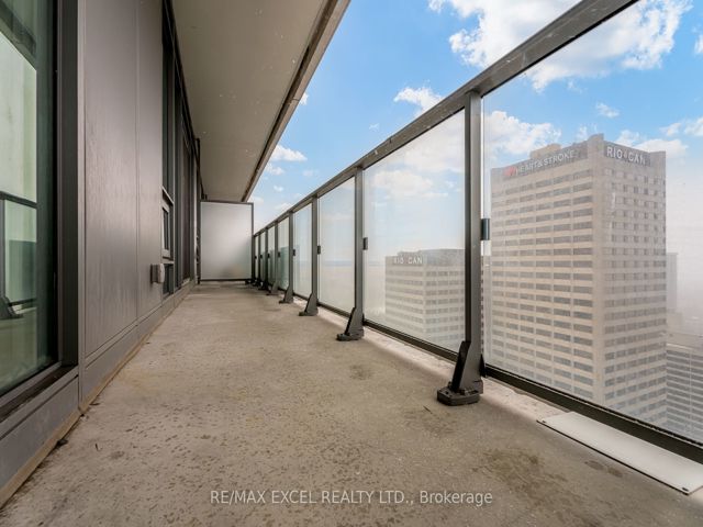 2911 - 2221 Yonge St