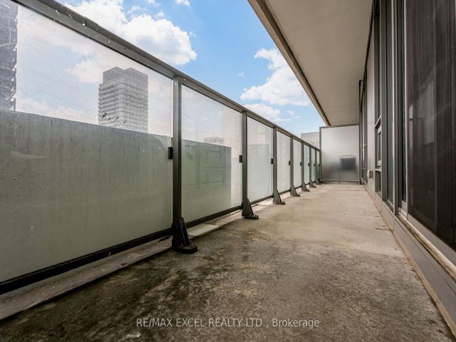 2911 - 2221 Yonge St