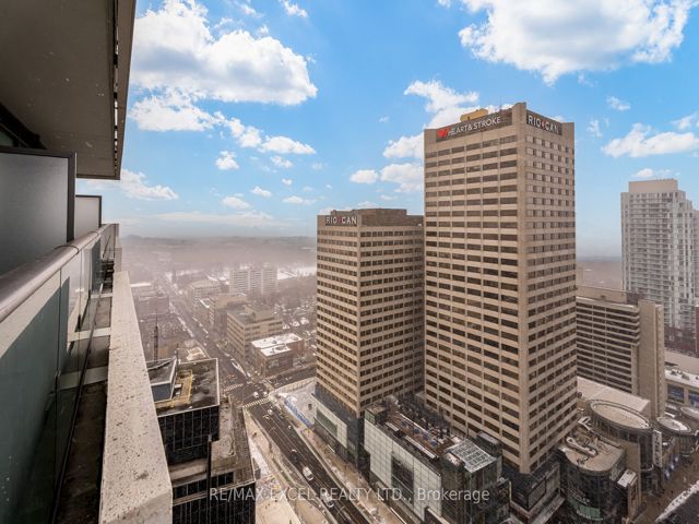 2911 - 2221 Yonge St
