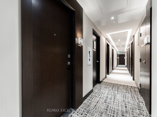 2911 - 2221 Yonge St