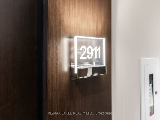 2911 - 2221 Yonge St