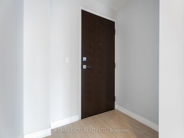 2911 - 2221 Yonge St