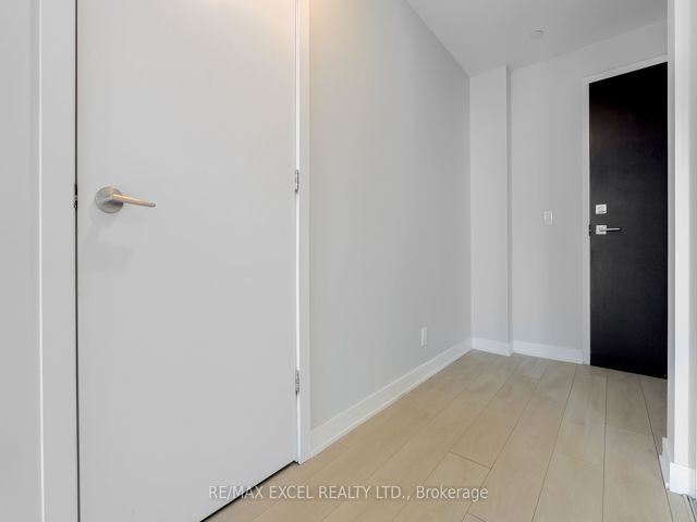 2911 - 2221 Yonge St