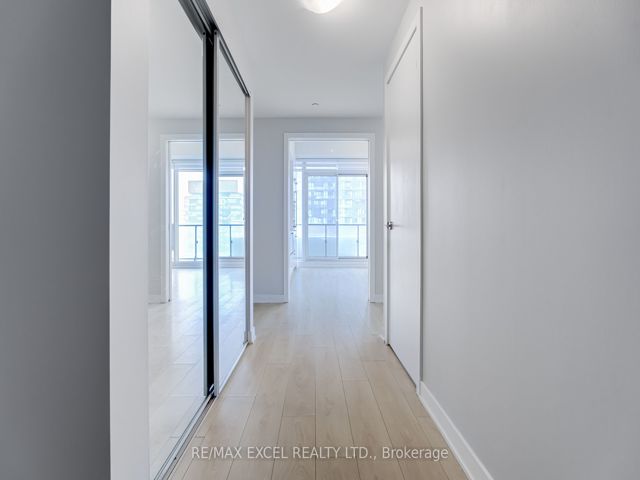 2911 - 2221 Yonge St