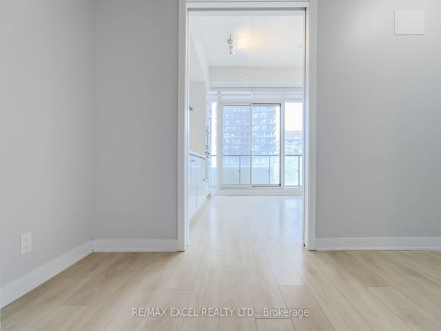 2911 - 2221 Yonge St
