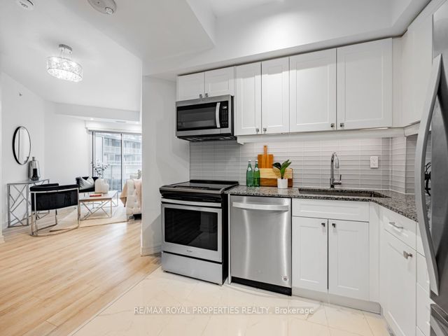 303 - 621 Sheppard Ave E