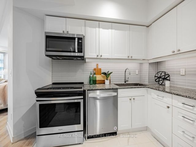 303 - 621 Sheppard Ave E