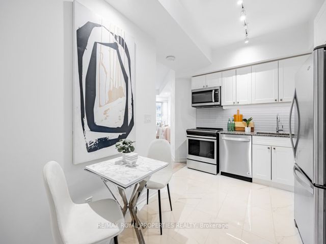 303 - 621 Sheppard Ave E