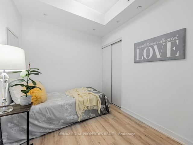 303 - 621 Sheppard Ave E