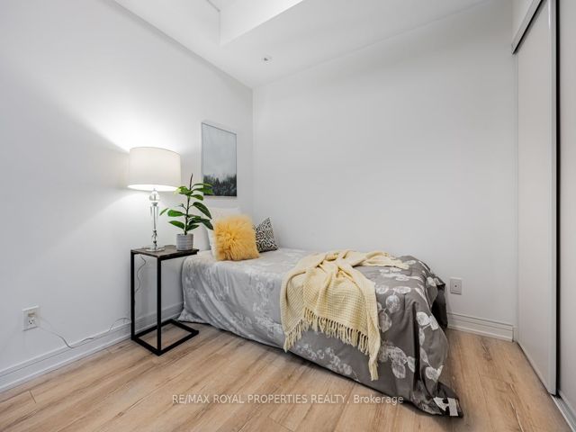 303 - 621 Sheppard Ave E