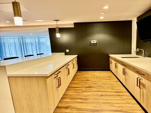 303 - 621 Sheppard Ave E