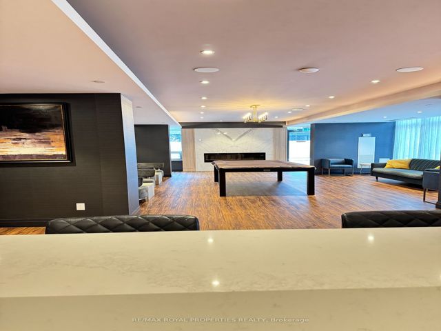 303 - 621 Sheppard Ave E