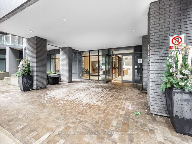 303 - 621 Sheppard Ave E