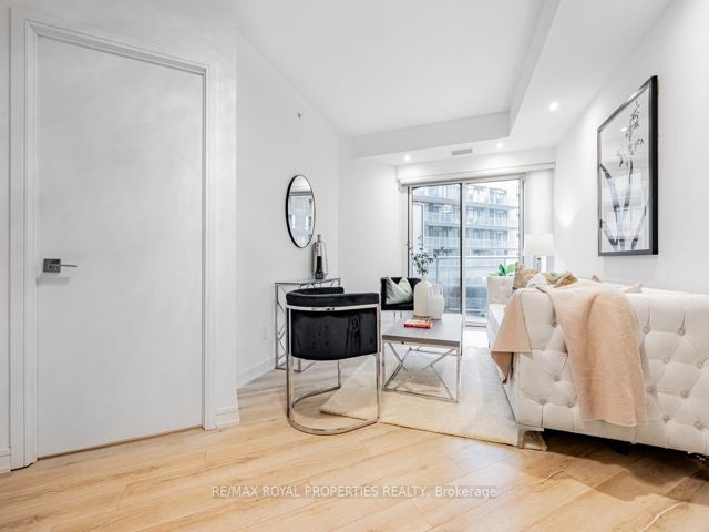 303 - 621 Sheppard Ave E