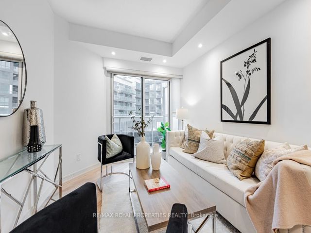 303 - 621 Sheppard Ave E