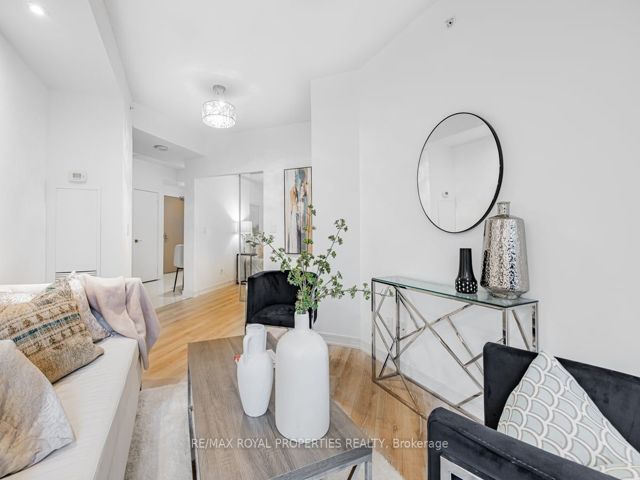 303 - 621 Sheppard Ave E