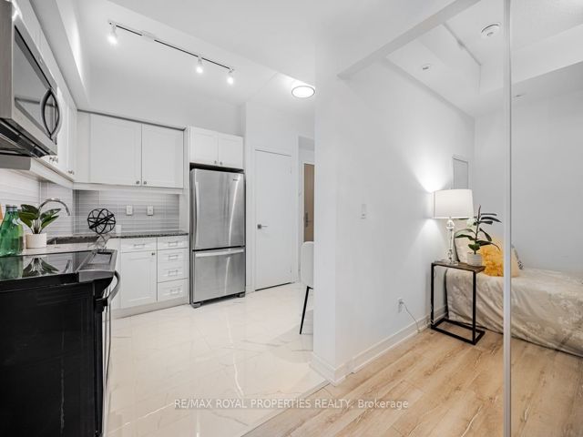 303 - 621 Sheppard Ave E