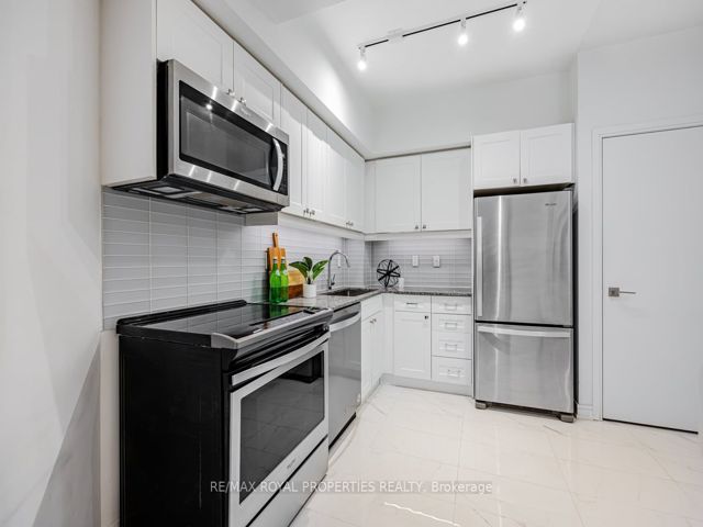 303 - 621 Sheppard Ave E