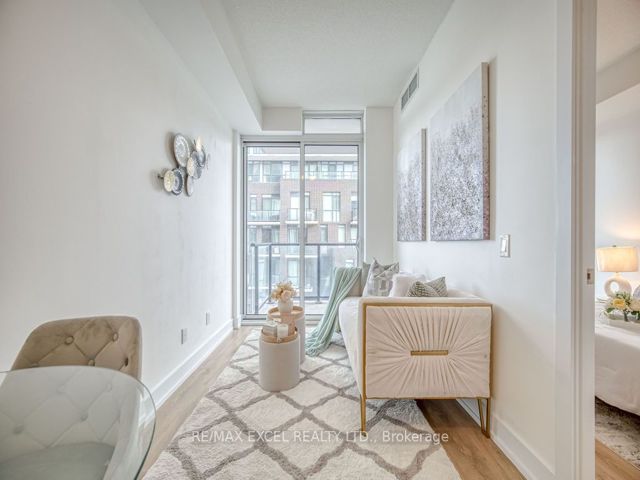 318 - 128 Fairview Mall Dr