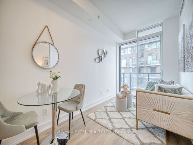 318 - 128 Fairview Mall Dr