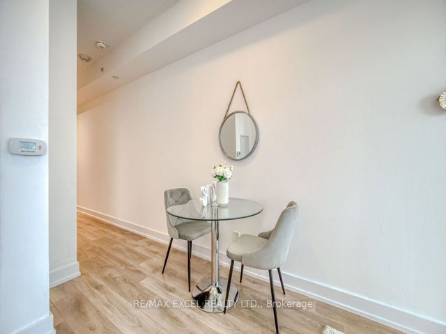 318 - 128 Fairview Mall Dr