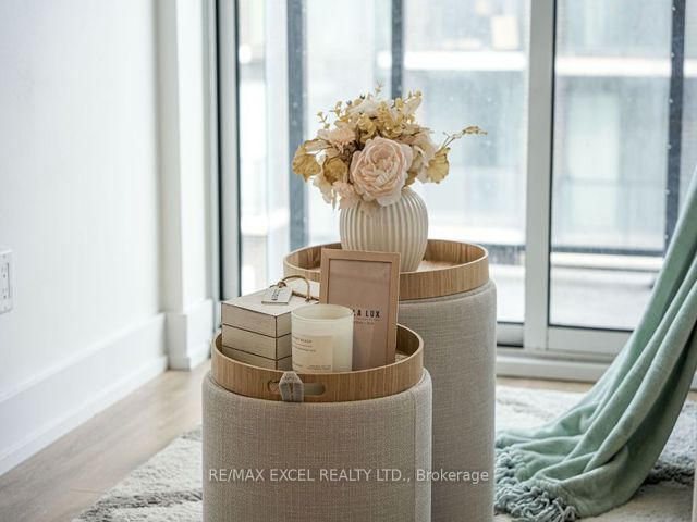318 - 128 Fairview Mall Dr