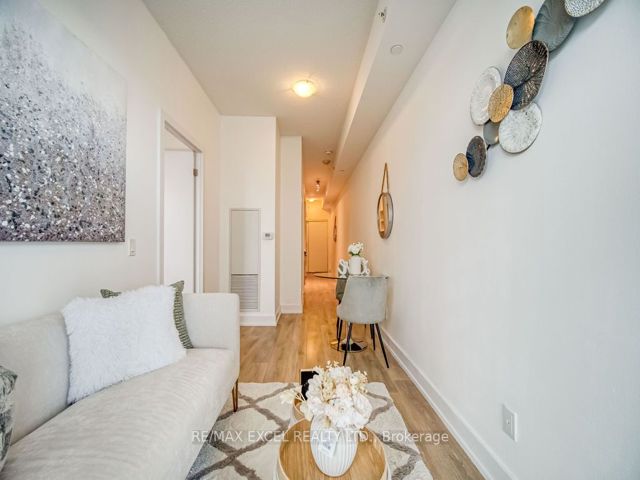 318 - 128 Fairview Mall Dr