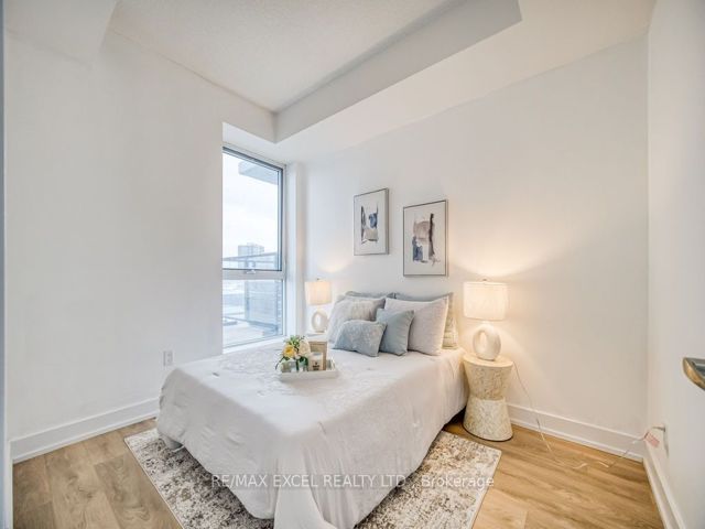 318 - 128 Fairview Mall Dr