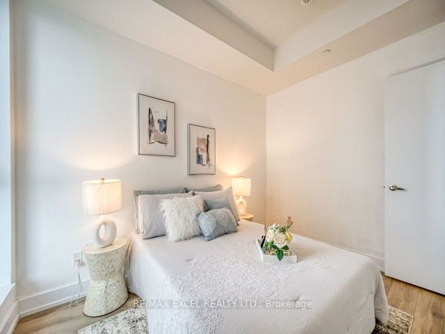 318 - 128 Fairview Mall Dr
