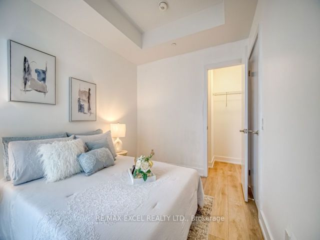 318 - 128 Fairview Mall Dr