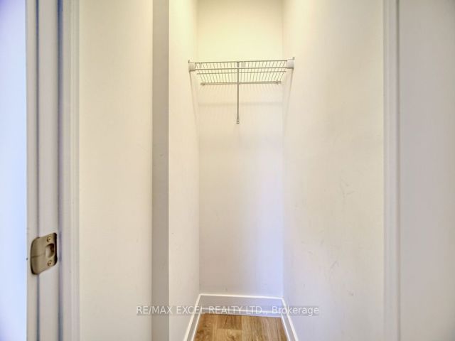 318 - 128 Fairview Mall Dr