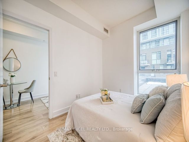 318 - 128 Fairview Mall Dr