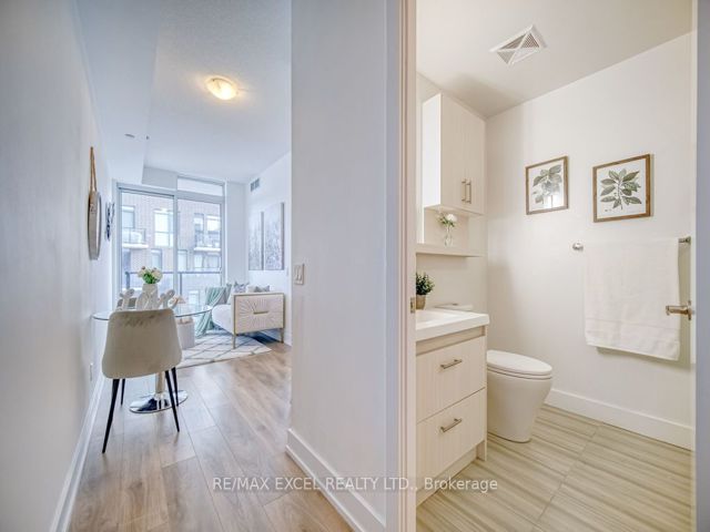 318 - 128 Fairview Mall Dr